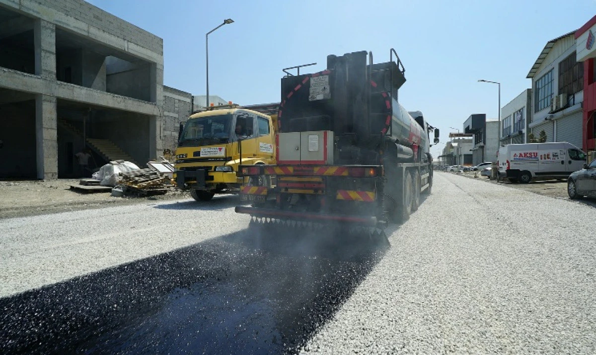 B&uuml;y&uuml;kşehir, Yeni Sanayi Sitesi&rsquo;nde Asfalt Mesaisi S&uuml;r&uuml;yor