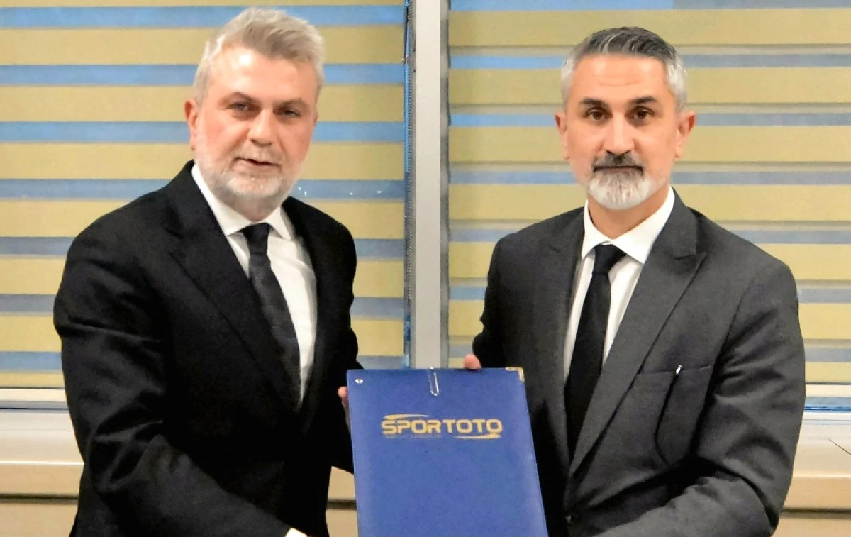 Büyükşehir’den 11 İlçeye 35 Yeni Sentetik Saha