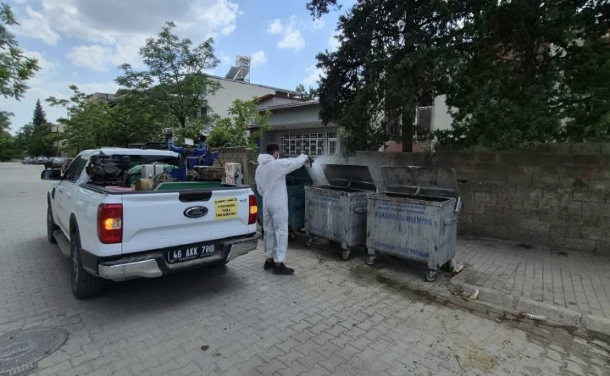 B&uuml;y&uuml;kşehir&rsquo;den Bayram Mesaisi; Temizlik ve İla&ccedil;lama Aralıksız S&uuml;r&uuml;yor