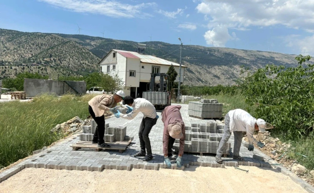 B&uuml;y&uuml;kşehir&rsquo;den &Ccedil;ağlayancerit Kırsalına 3 Bin Metrekarelik Kilit Parke
