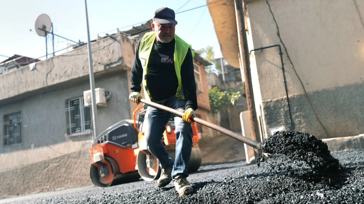 B&uuml;y&uuml;kşehir&rsquo;den Dulkadiroğlu Divanlı Mahallesi&rsquo;nde Kesintisiz Asfalt Mesaisi