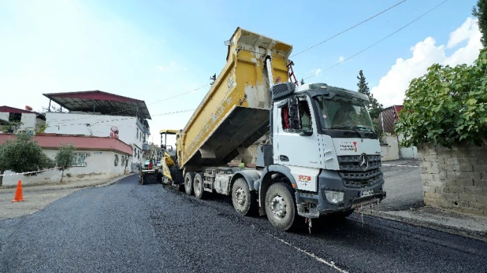 B&uuml;y&uuml;kşehir&rsquo;den Dulkadiroğlu Şeyh Şamil Mahallesi&rsquo;nde Kesintisiz Asfalt Mesaisi 