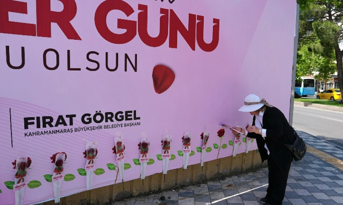 B&uuml;y&uuml;kşehir&rsquo;den Duygu Dolu Jest; A&ccedil;ık Hava Panoları Sevgiyle Doldu