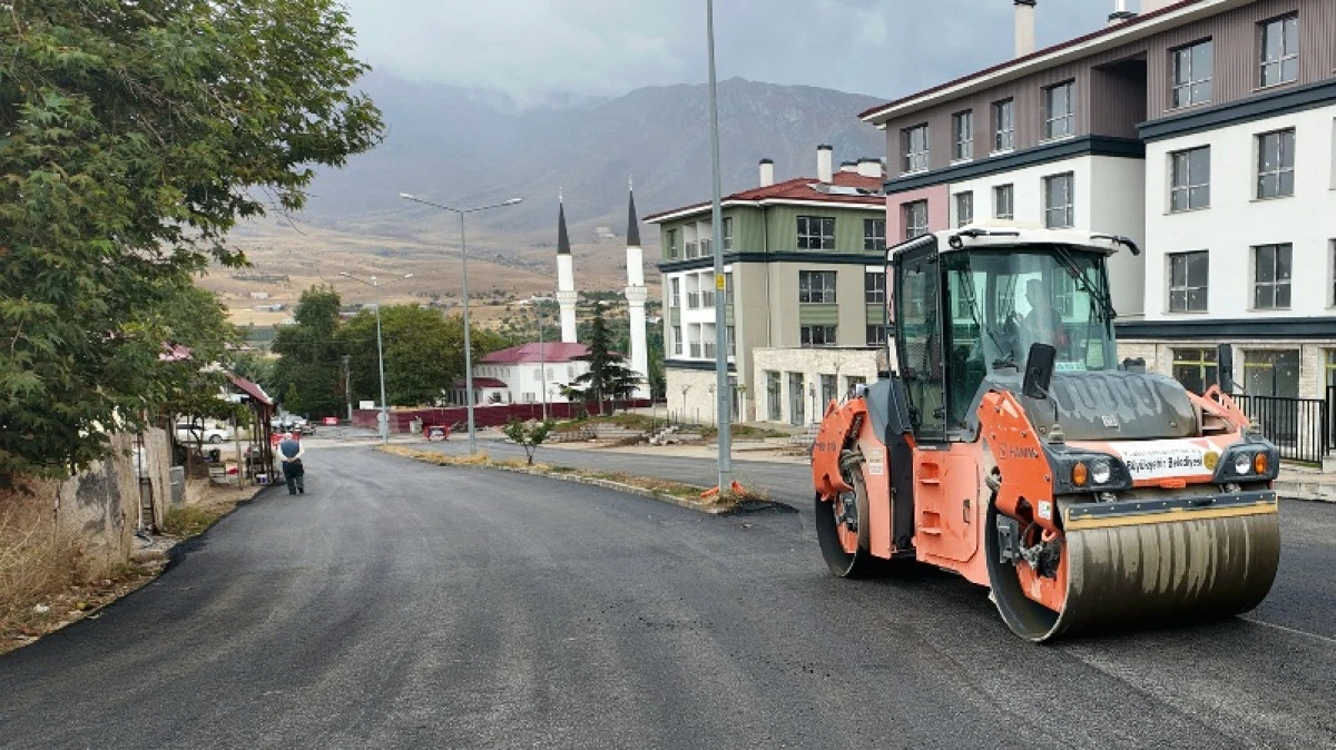 B&uuml;y&uuml;kşehir&rsquo;den Ekin&ouml;z&uuml;&rsquo;nde Altyapının Ardından Asfalt Mesaisi
