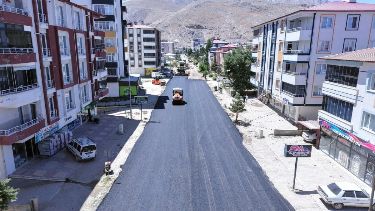 B&uuml;y&uuml;kşehir&rsquo;den Elbistan&rsquo;da Sokak Sokak Cadde Cadde Asfalt