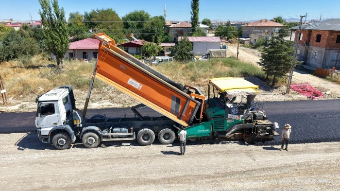 B&uuml;y&uuml;kşehir&rsquo;den Elbistan&rsquo;ın Ulaşımına G&uuml;&ccedil; Katacak Bir Asfalt Yatırımı Daha