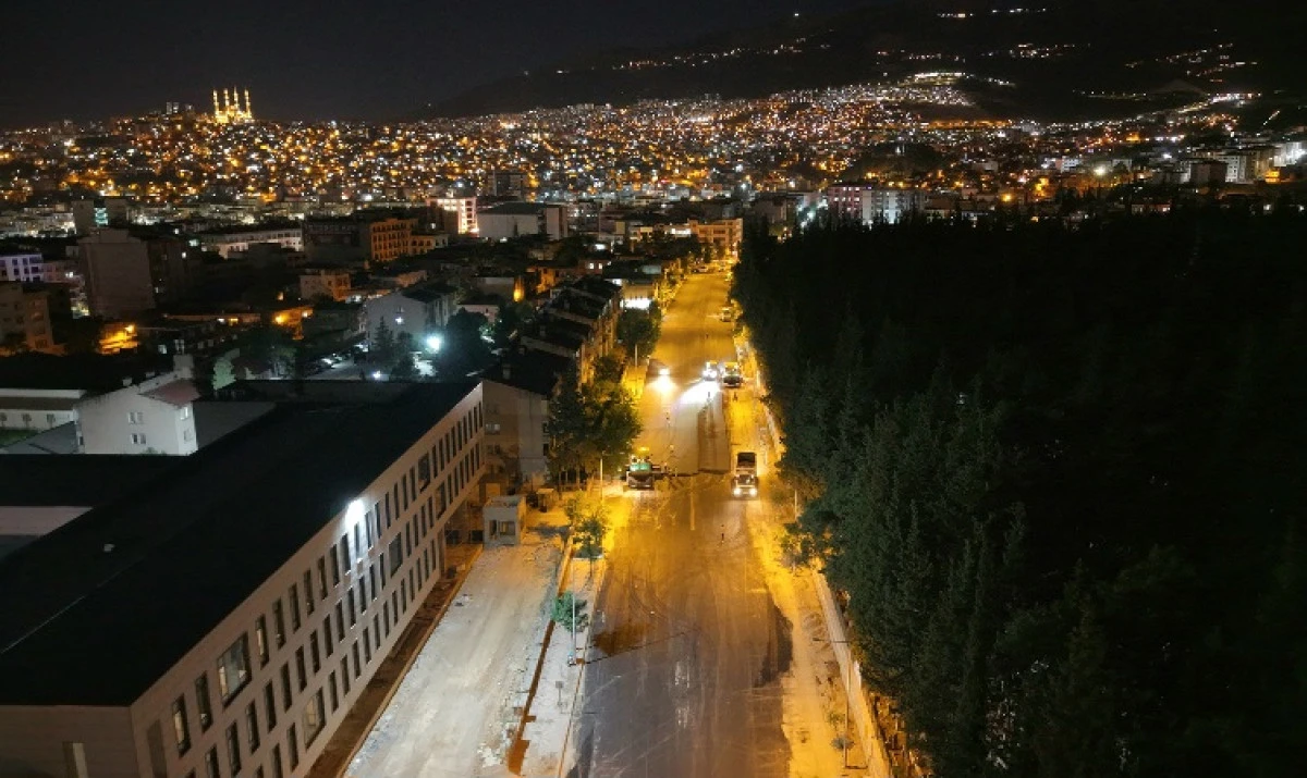 B&uuml;y&uuml;kşehir&rsquo;den Girne Caddesi&rsquo;nde Gece Asfalt Mesaisi