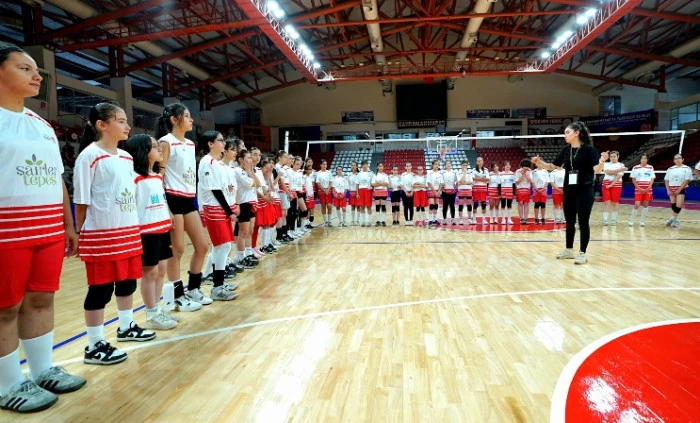 B&uuml;y&uuml;kşehir&rsquo;den Kadın Voleyboluna G&uuml;&ccedil;l&uuml; Altyapı Desteği