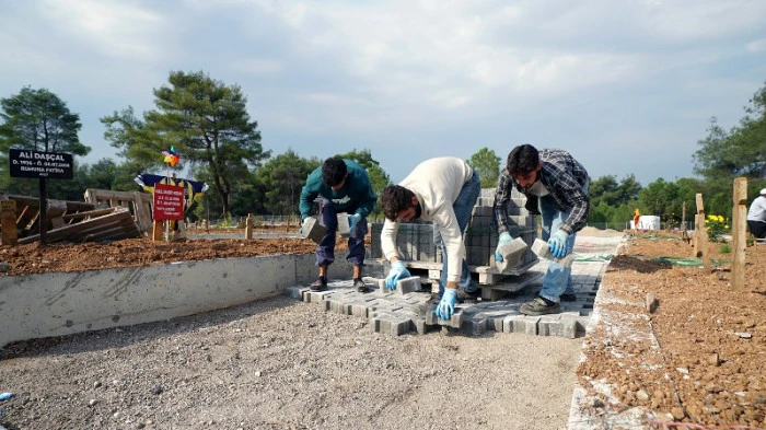 B&uuml;y&uuml;kşehir&rsquo;den Kapı&ccedil;am Şehir Mezarlığı&rsquo;nda Bakım 