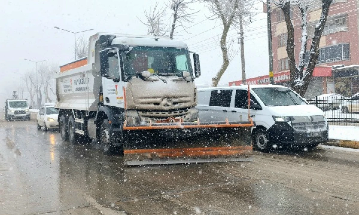 B&uuml;y&uuml;kşehir&rsquo;den Kar Yağışı Sonrası Arterlere Anında M&uuml;dahale