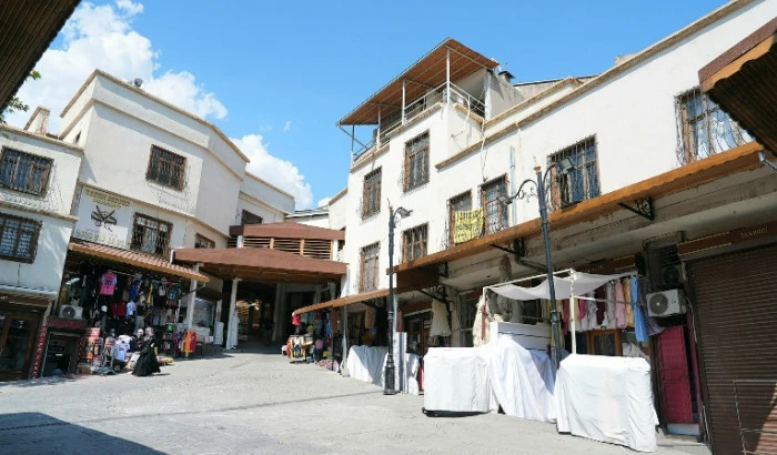 B&uuml;y&uuml;kşehir&rsquo;den Sara&ccedil;hane Meydanı&rsquo;na Tarihle Uyumlu D&uuml;zenleme