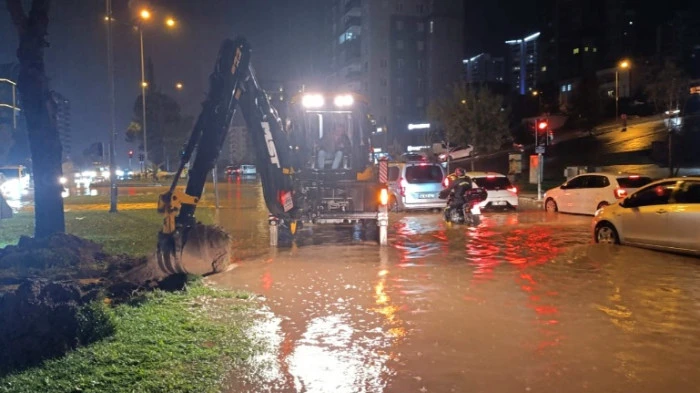 B&uuml;y&uuml;kşehir&rsquo;den T&uuml;m Birimleriyle Şiddetli Yağışa Karşı Seferberlik