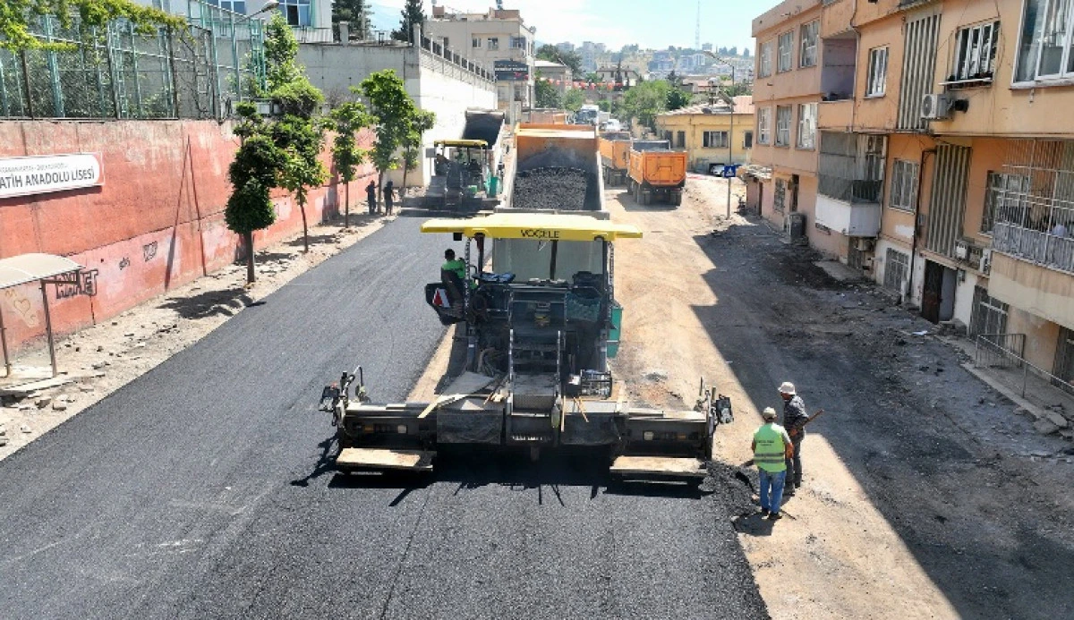 B&uuml;y&uuml;kşehir&rsquo;den Yeni Haftada 17 Farklı Noktada Asfalt Serimi