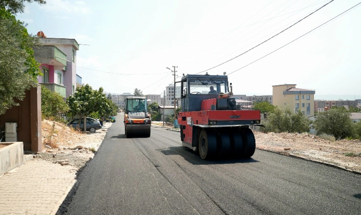 B&uuml;y&uuml;kşehir&rsquo;in Aslanbey Mahallesi&rsquo;nde Asfalt Mesaisi S&uuml;r&uuml;yor