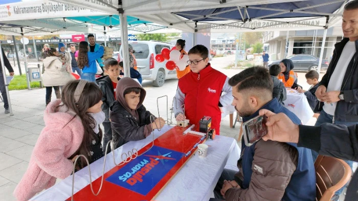 B&uuml;y&uuml;kşehir&rsquo;in Bilim Otob&uuml;s&uuml; Gen&ccedil;leri Uygulamalı Etkinliklerle Buluşturdu