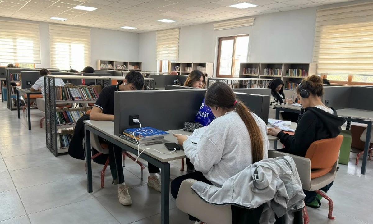 Büyükşehir’in Gençlik Merkezinde Hem Ders Çalışma Hem Sosyalleşme İmkânı