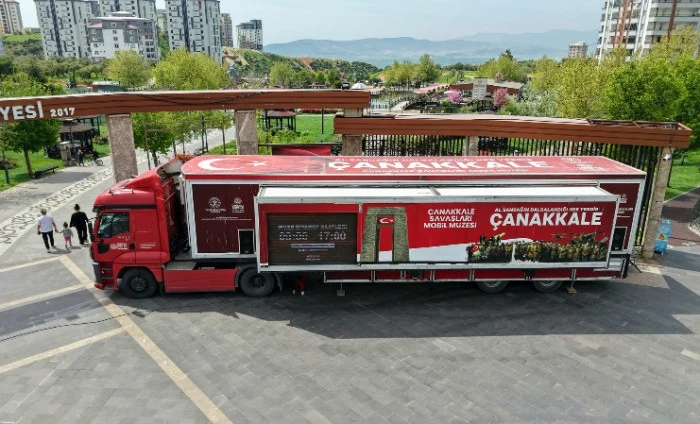 &Ccedil;anakkale Savaşları Mobil M&uuml;zesi, Aliya İzzetbegovi&ccedil; Millet Bah&ccedil;esi&rsquo;nde Ziyaret&ccedil;ilerini Ağırlıyor