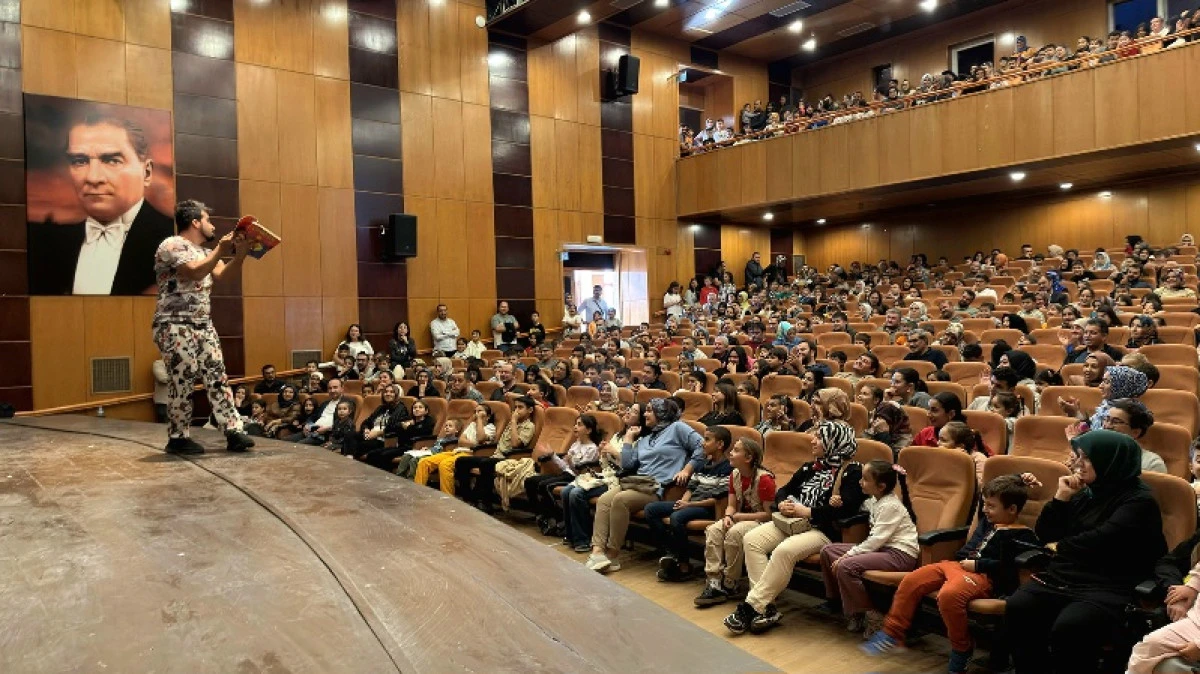Çocuklar Büyükşehir’in Gösterisiyle Eğlence Dolu Bir Gün Geçirdi