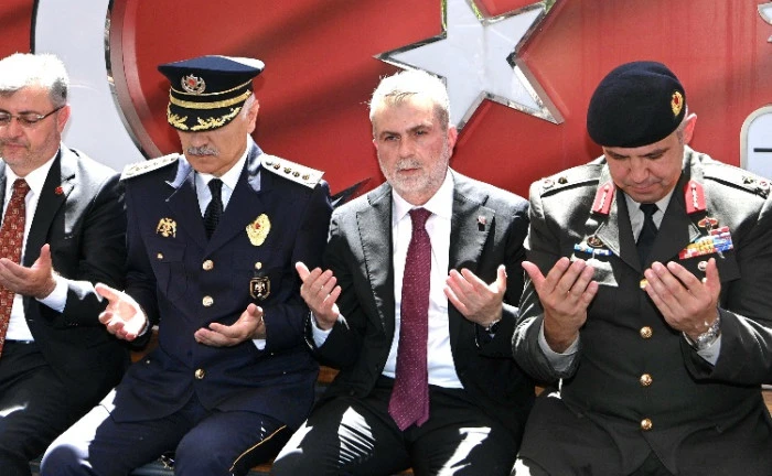 Demokrasi ve Milli Birlik G&uuml;n&uuml;&rsquo;n&uuml;n 10&rsquo;uncu Yılında Aziz Şehitlere Vefa