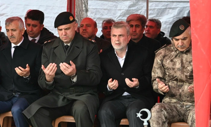 Deprem Şehitleri Kabri Başında Dualarla Yad Edildi