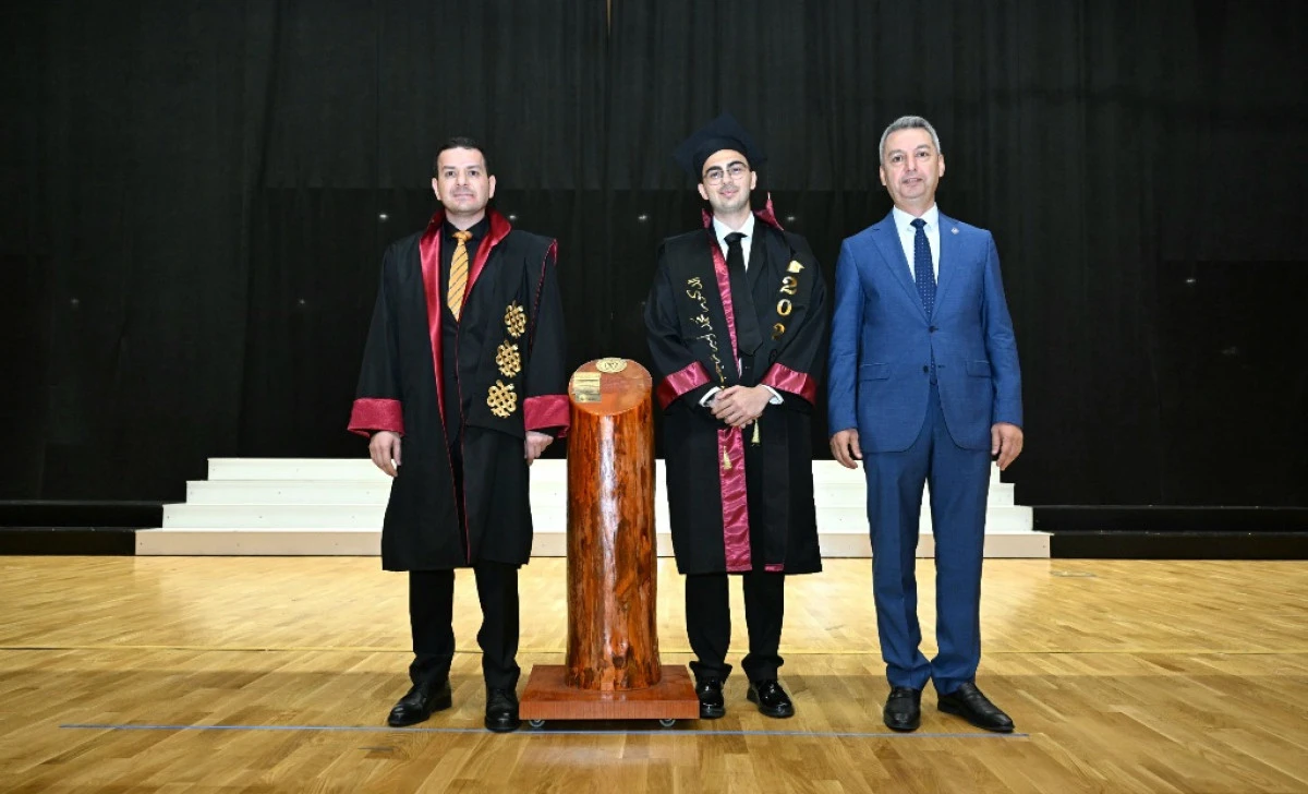 Diş Hekimliği Fak&uuml;ltesi Yeni Hekimlerini Uğurladı