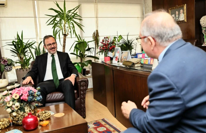 Dr. Mehmet Kasapoğlu; "Gazeteciler, toplumun g&ouml;ren g&ouml;z&uuml;, işiten kulağıdır"