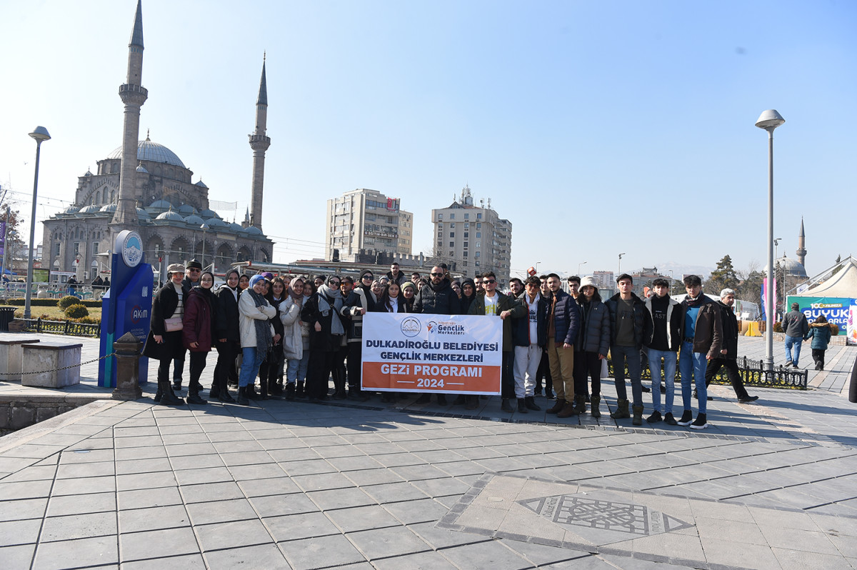 Dulkadiroğlu Belediyesi Öğrencilere Kapadokya ve Erciyes Gezisi Düzenledi