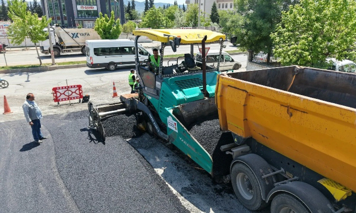 Dulkadiroğlu&rsquo;nda Sokak Sokak Cadde Cadde Asfalt &Ccedil;alışması Başladı