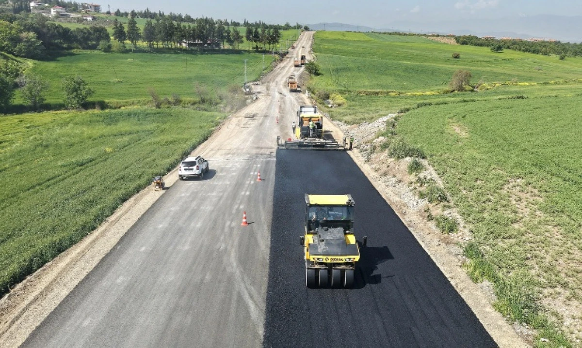 Elmalar &ndash; &Ccedil;okyaşar Yolu Sıcak Asfalt ile Kaplanıyor