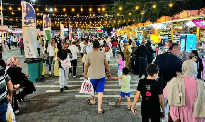 Geleneksel Ağustos Fuarı Esnafın Y&uuml;z&uuml;n&uuml; G&uuml;ld&uuml;rd&uuml;