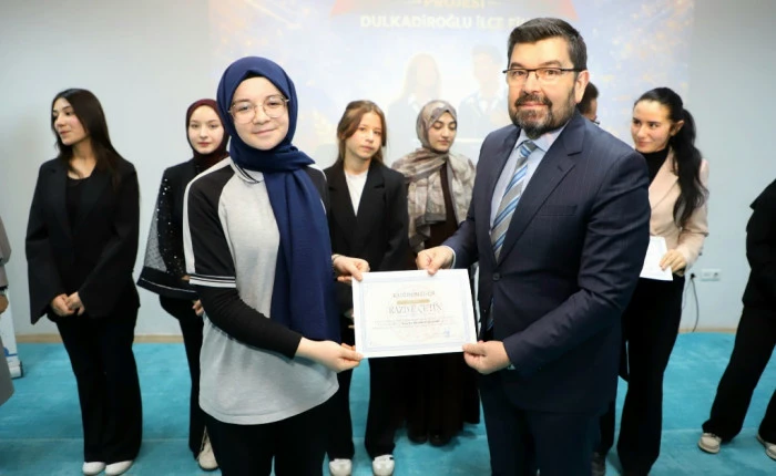 Gen&ccedil;ler K&uuml;rs&uuml;de Dulkadiroğlu İl&ccedil;e Finali B&uuml;y&uuml;k Heyecana Sahne Oldu