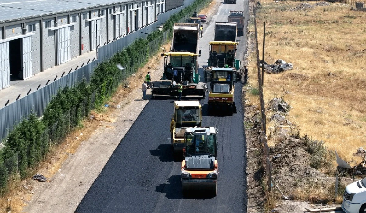 Gen&ccedil;osman&rsquo;da Asfalt Mesaisi S&uuml;r&uuml;yor