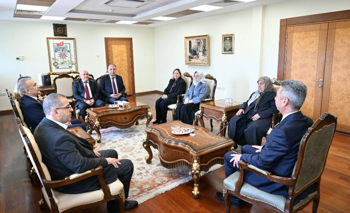 Hayırsever Ayranpınar Ailesinden KS&Uuml; Sağlık Uygulama ve Araştırma Hastanesi&rsquo;ne Destek