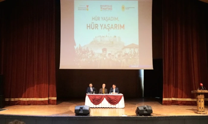 &ldquo;H&uuml;r Yaşadım, H&uuml;r Yaşarım&rdquo; Konferansı Gen&ccedil;leri Mill&icirc; M&uuml;cadele Ruhu ile Buluşturdu