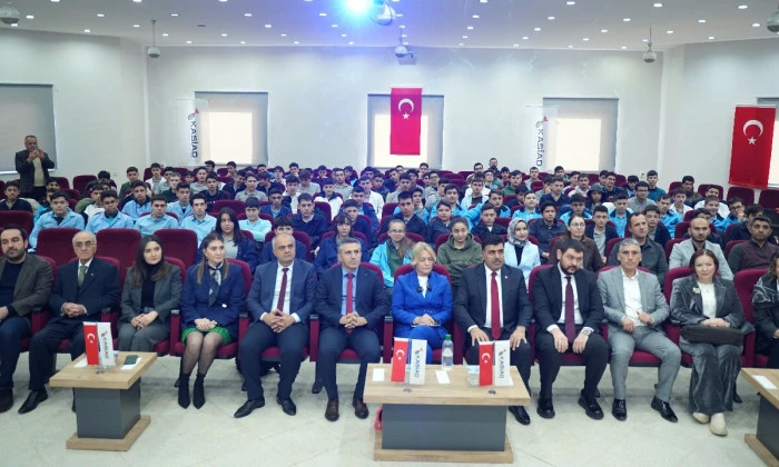 &ldquo;İklim Değişikliği ve Geleceğin Meslekleri&rdquo; S&ouml;yleşisi Gen&ccedil;lerle Buluştu