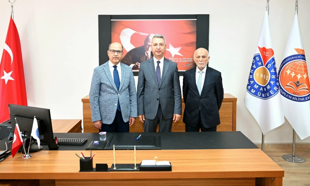 İnsan ve Toplum Bilimleri Fak&uuml;ltesinde Dekanlık Devir Teslimi Ger&ccedil;ekleşti