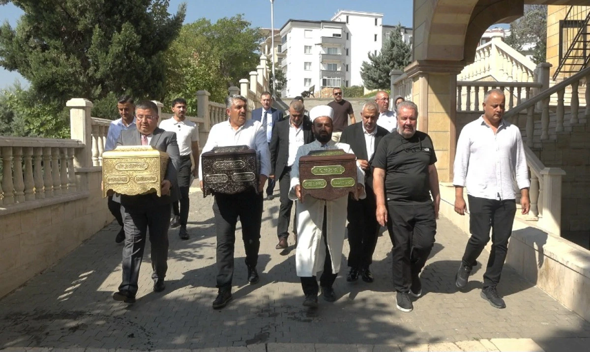 Kabe &Ouml;rt&uuml;leri ve Mukaddes Emanetler Kahramanmaraş&rsquo;a ulaştı