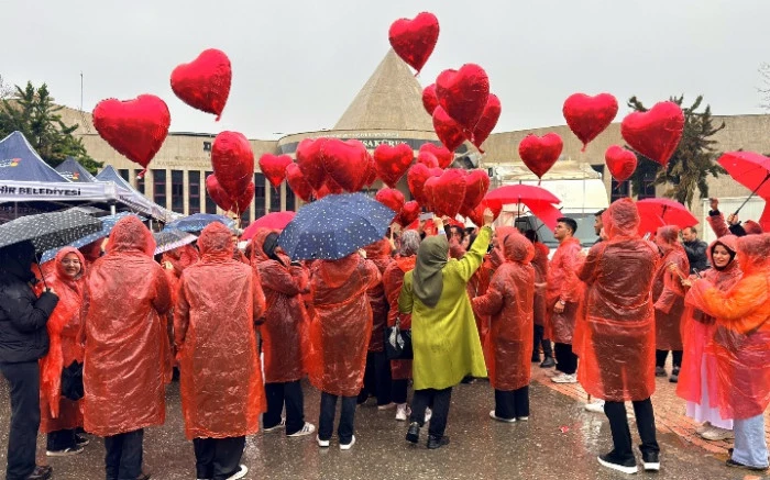Kahramanmaraş Otizm İ&ccedil;in Y&uuml;r&uuml;d&uuml;; Mesajlar G&ouml;ky&uuml;z&uuml;ne Bırakıldı