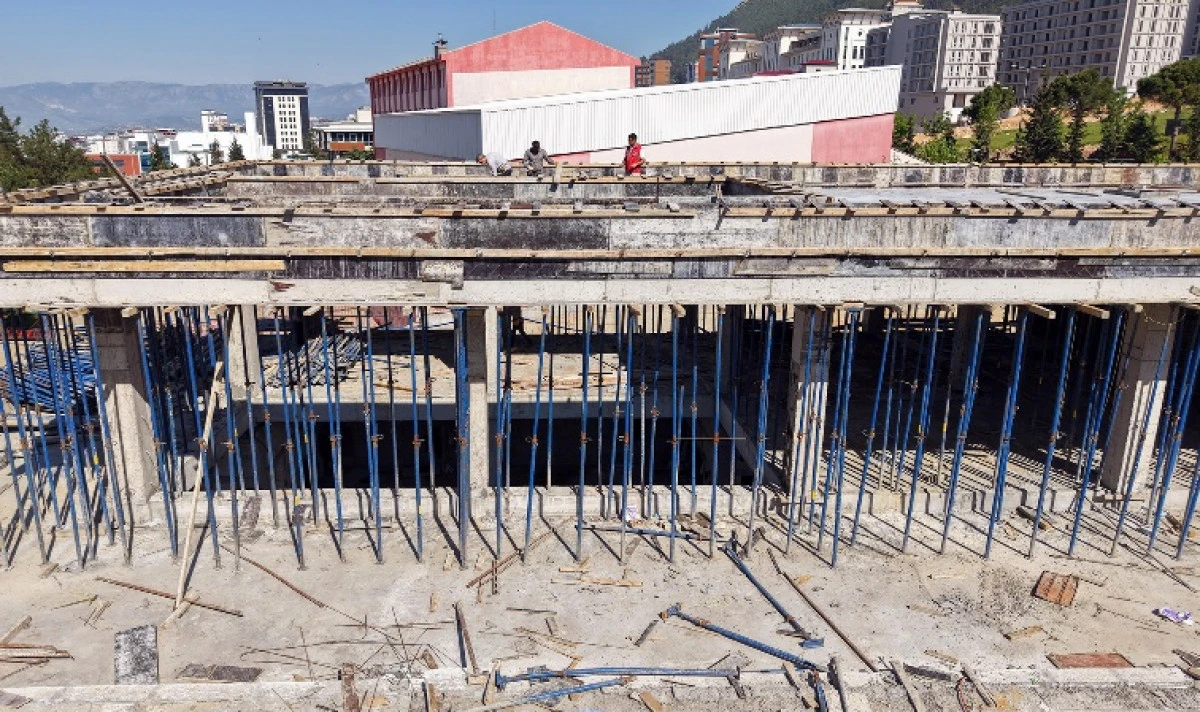 Kahramanmaraş&rsquo;ın Yeni Nesil Gen&ccedil;lik ve Spor Kompleksi Hızla Y&uuml;kseliyor