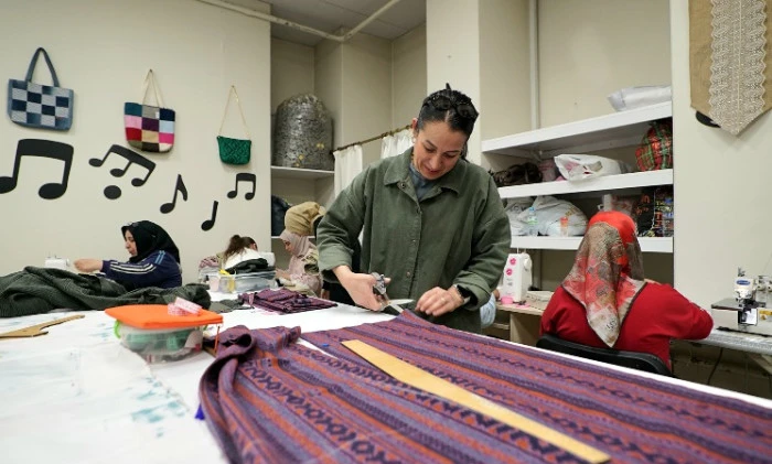 KAMEK&rsquo;te Kadınlar Hem &Ouml;ğreniyor Hem &Uuml;retiyor