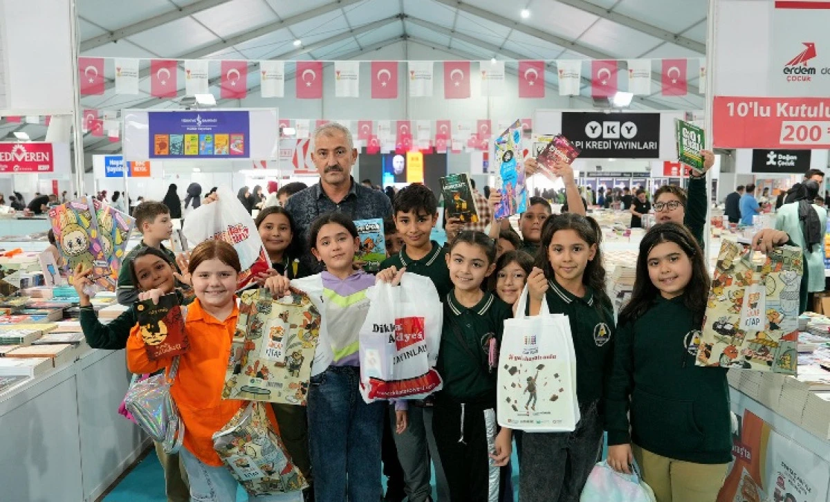 Kitap Fuarı’nda 6. Gün; Kitap Aşkı İlk Günkü Gibi!