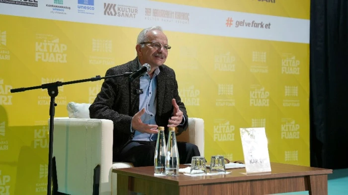 Kitap Fuarı&rsquo;nda İsmail Kara&rsquo;dan D&uuml;ş&uuml;nce D&uuml;nyasına Yolculuk