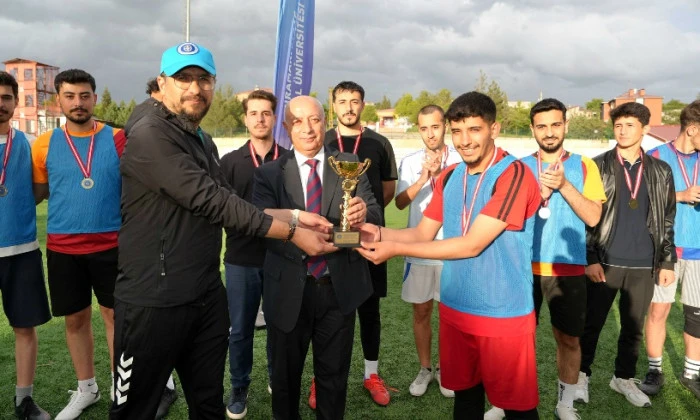 Kİ&Uuml; Futbol Turnuvası&rsquo;nda Şampiyon: Hemşirelik B&ouml;l&uuml;m&uuml; 