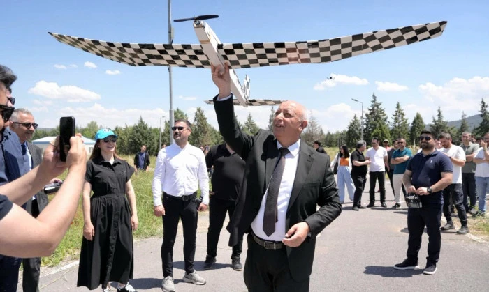 Kİ&Uuml; İ&ccedil;in Gurur G&uuml;n&uuml;: &Ouml;ğrencilerin Tasarladığı İHA Prototipleri G&ouml;ky&uuml;z&uuml;yle Buluştu