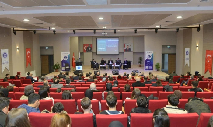 Kİ&Uuml;&rsquo;de &ldquo;Asrın Felaketinde Gazetecilik&rdquo; Paneli 