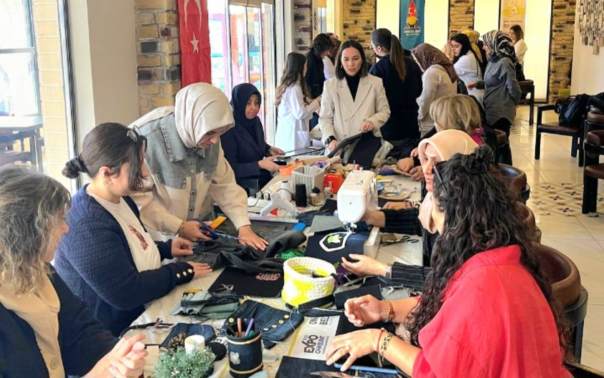 Kİ&Uuml;&rsquo;l&uuml; kadın akademisyenlerden Kadınlar G&uuml;n&uuml;&rsquo;ne &ouml;zel DOKMER&rsquo;de anlamlı at&ouml;lye &ccedil;alışması