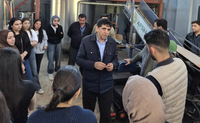 KS&Uuml; Orman Fak&uuml;ltesi &Ouml;ğrencilerinden Lavanta Tesisi ve &Uuml;retim Alanlarına Teknik Gezi