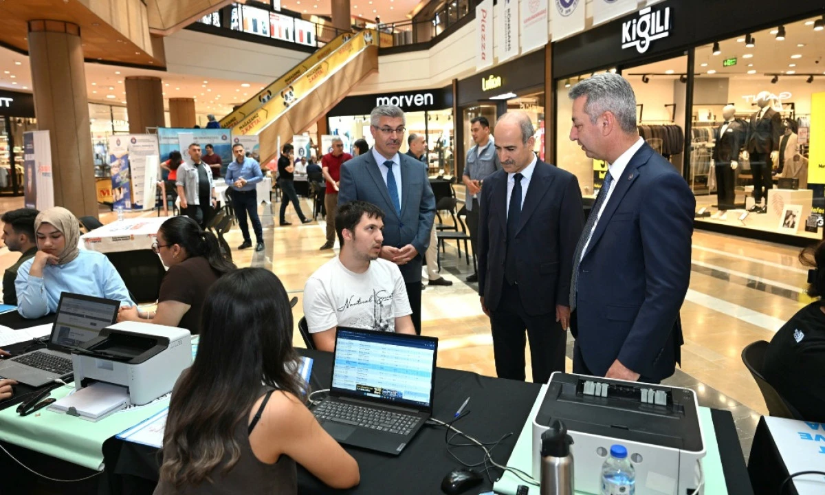 KS&Uuml;, Piazza'da Tercih ve Tanıtım G&uuml;nlerine Başladı