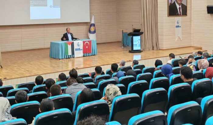 KS&Uuml;&rsquo;de Hayata Y&ouml;n Veren Edebiyat Konferansı D&uuml;zenlendi
