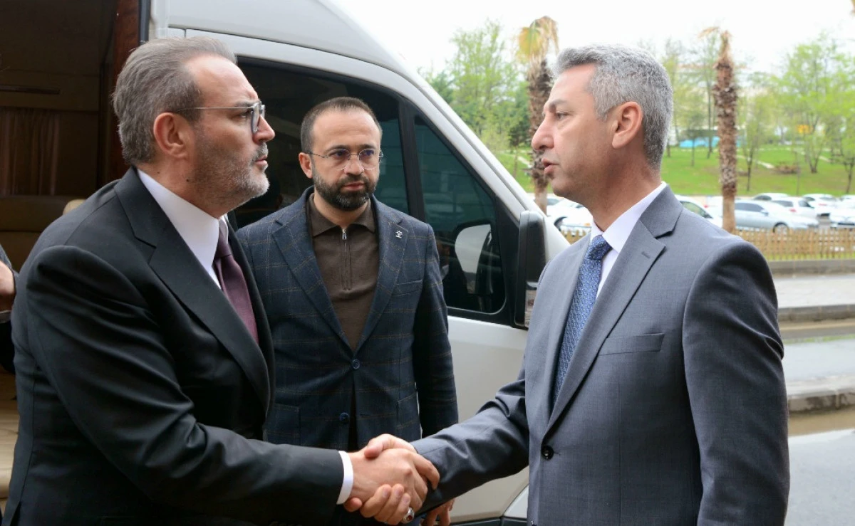 Mahir &Uuml;nal&rsquo;dan, KS&Uuml; Tıp Fak&uuml;ltesi Hastanesi&rsquo;ne Ziyaret